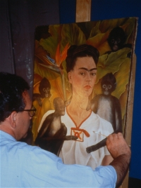 Cleaning Frida Kahlo's Autoretrato con Monos